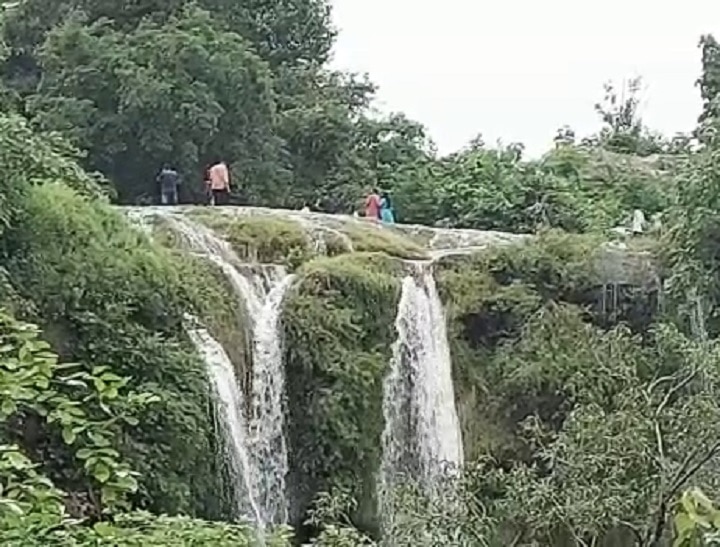 Ghoghamba Waterfall Tourist Spot Closed Due to COVID-19 Scare ગુજરાતનો આ જાણીતો ધોધ કેમ કરી દેવો પડ્યો બંધ? કોણે બંધ કરવા કરી હતી રજૂઆત?