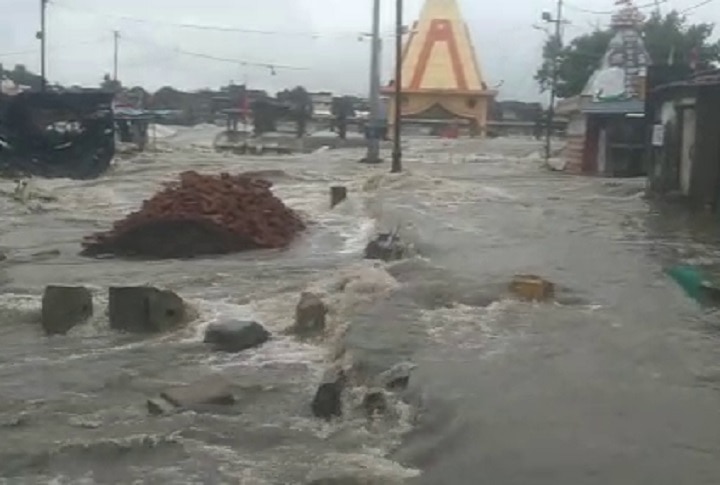 Aji river flood : Ramnath Mahadev bridge collapse, entry ban in temple  રાજકોટઃ આજી નદીમાં આવ્યા ઘોડાપૂરઃ નદી પર આવેલો કયો પૂલ તૂટી ગયો? જાણો વિગત