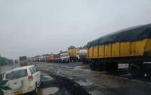 સૌરાષ્ટ્રનો આ હાઈ-વે પાણી ઓસરતા ફરી થયો શરૂ, હાઈવે પર વાહનોની લાગી 4 કિ.મી. લાંબી લાઇનો