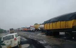 સૌરાષ્ટ્રનો આ હાઈ-વે પાણી ઓસરતા ફરી થયો શરૂ, હાઈવે પર વાહનોની લાગી 4 કિ.મી. લાંબી લાઇનો