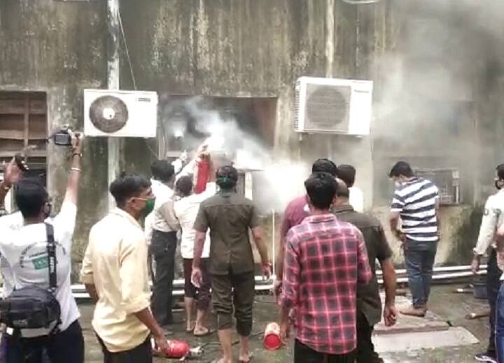 જામનગરઃ જી.જી. હોસ્પિટલના ICUમાં લાગી આગ, 8 દર્દીઓને ખસેડાયા Fire breaks out in the ICU unit at G.G. Government Hospital in Jamnagar, All patients evacuated from the ICU જામનગરઃ જી.જી. હોસ્પિટલના ICUમાં લાગી આગ, 8 દર્દીઓને ખસેડાયા