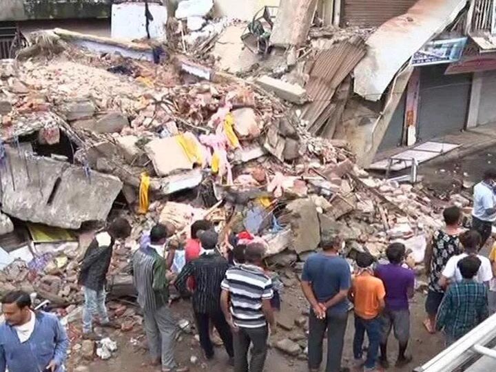 Commercial building collapse in Kubernagar at Ahmedabad મોડી રાતે અમદાવાદના કુબેરનગરમાં કોમર્શિયલ બિલ્ડીંગ થયું ધરાશાયી, એક વ્યક્તિનું મોત