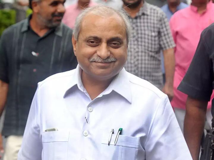 Gujarat Deputy CM Nitin Patel Statement of Road file pass નીતિન પટેલે કહ્યું, લોકો રોડ મંજૂર કરાવે ગામથી ગામ સુધીના પણ આ લોકોએ રોડ મંજૂર કરાવ્યા ગામથી ખેતર સુધીના.....