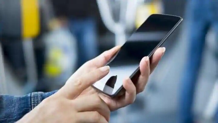 oneplus will soon launch 6000 mah battery cheap smartphone phone કઇ કંપની ભારતમાં સસ્તો અને 6000 mAh બેટરીવાળો ફોન લૉન્ચ કરશે, કેટલી હશે કિંમત, જાણો વિગતે