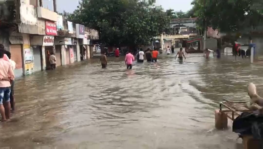 સૌરાષ્ટ્રનું આ ગામ સાતમી વખત બેટમાં ફેરવાયું, જિલ્લામાં અતિવૃષ્ટી જાહેર કરવી પડે તેવી સ્થિતિ This village of Saurashtra was turned into a bat for the seventh time સૌરાષ્ટ્રનું આ ગામ સાતમી વખત બેટમાં ફેરવાયું, જિલ્લામાં અતિવૃષ્ટી જાહેર કરવી પડે તેવી સ્થિતિ