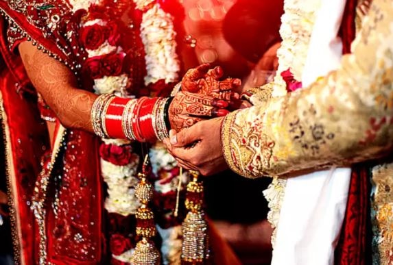 Gujarat Unlock 4 Guidelines: Know how many peoples will attend marriage functions રૂપાણી સરકારે લગ્નમાં કેટલાં લોકોને હાજર રાખવાની આપી છૂટ પણ કઈ તારીખથી શરૂ થશે તેનો અમલ ?
