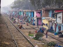 સુપ્રીમ કોર્ટે દિલ્હીમાં રેલવે ટ્રેકની નજીક આવેલી ઝૂપડપટ્ટી હટાવવાનો આદેશ આપી શું કરી ટકોર, જાણો વિગત