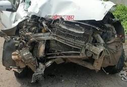 દાહોદઃ'ભારત સરકાર' લખેલી કાર અને એસટી બસ ગમખ્વાર અકસ્માત, કાર ચાલકનું મોત, 6 ઘાયલ