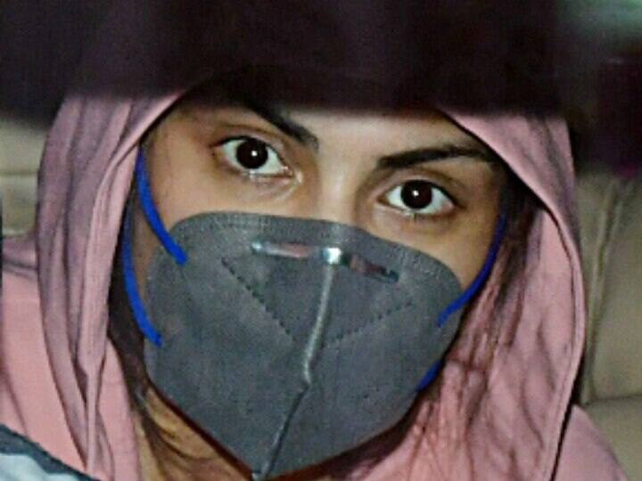 sushant case: rhea chakraborty arrested by ncb in drugs case સુશાંત સિંહ મામલે જોડાયેલા ડ્રગ્સ કેસમાં એનસીબીએ કરી રિયા ચક્રવર્તીની ધરપકડ