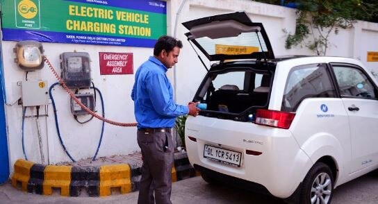 SBI launched greeen car loan for electic vehicles check details દેશની આ બેંકે રજૂ કરી ઈલેક્ટ્રિક વાહનો માટે 'ગ્રીન કાર લોન', જાણો કેવી રીતે લઈ શકાશે