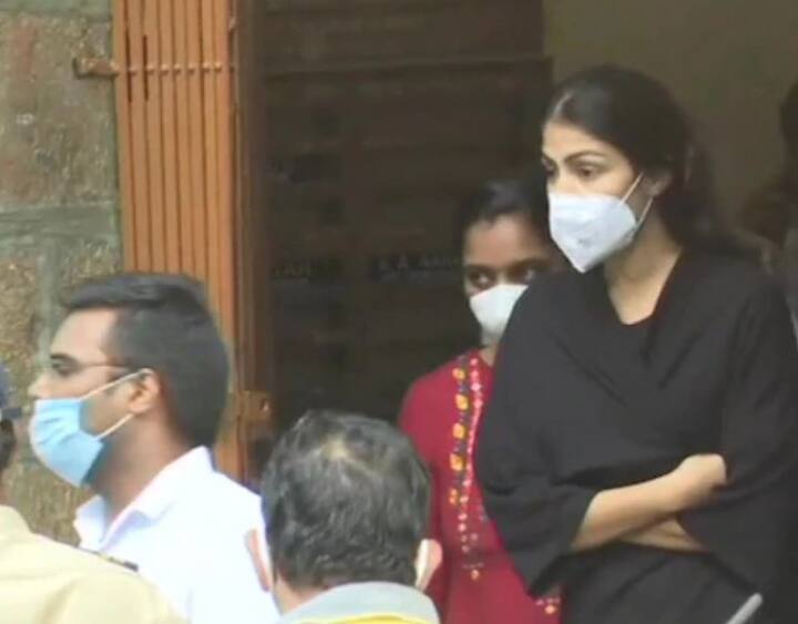 રિયાની ધરપકડ બાદ તેના વકીલ સતીશ માનેશિંદેએ કહ્યું કે, 