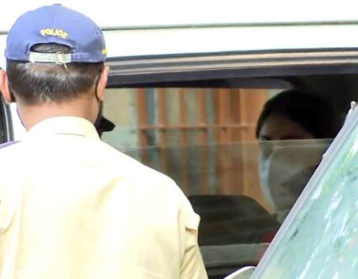 સુશાંત સિંહ રાજપૂતની બહેન શ્વેતા સિંહ કીર્તિએ એક સ્પેશ્યલ ટ્વિટ કર્યુ હતું. શ્વેતા સિંહે પોતાના ટ્વિટ પર લખ્યું- ભગવાન અમારી સાથે છે.