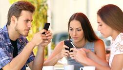 Social Media Addiction Symptioms: આ 5 સંકેતો જો તમારામાં જોવા મળે તો ચેતી જજો, લાગી હોઈ શકે છે સોશિયલ મીડિયાની લત