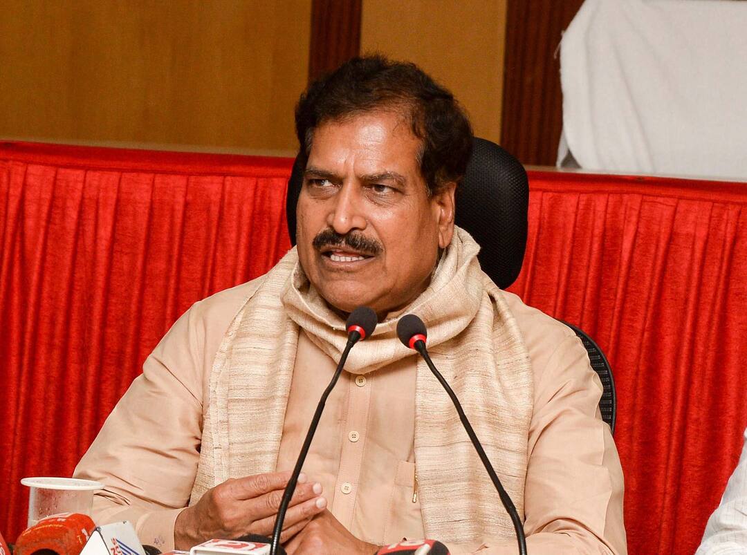 સંસદ સત્ર પહેલા જ મોદી સરકારના આ મંત્રીને લાગ્યો કોરોનાનો ચેપ, મોન્સૂન સત્રમાં નહીં જોડાય coronavirus minister of state for railways suresh angadi સંસદ સત્ર પહેલા જ મોદી સરકારના આ મંત્રીને લાગ્યો કોરોનાનો ચેપ, મોન્સૂન સત્રમાં નહીં જોડાય