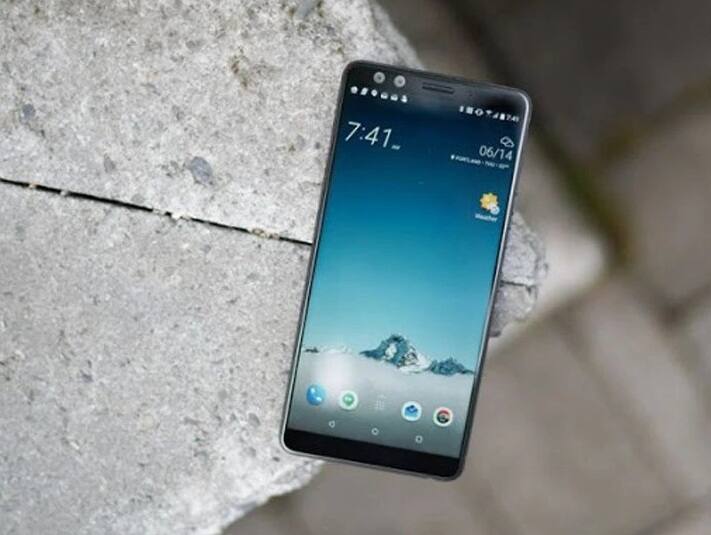 તમે તમારા ફોનને સેનેટાઈઝરથી સાફ કરો છો તો થઈ જાવ સાવધાન, ફોનમાં થઈ શકે છે શોર્ટ સર્કિટ if you clean your phone with sanitizer then be careful there may be a short circuit in your phone તમે તમારા ફોનને સેનેટાઈઝરથી સાફ કરો છો તો થઈ જાવ સાવધાન, ફોનમાં થઈ શકે છે શોર્ટ સર્કિટ