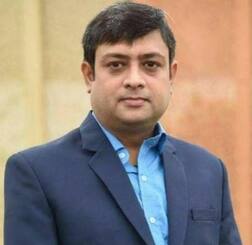 સુરતના ડોક્ટરે  જીવ જોખમમાં મૂકીને પોતાનો હાઈ લેવલનો માસ્ક કાઢીને દર્દીનો જીવ બચાવ્યો, હવે પોતે ખેલી રહ્યા છે મોત સામે જંગ