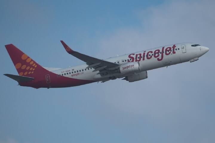 Spicejet new flight start from Rajkot to mumbai today કોરોનાના કહેર વચ્ચે ગુજરાતમાં કઈ નવી ફ્લાઇટનો થયો પ્રારંભ? એરપોર્ટ પર ફ્લાઇટ આવતાં કરાયું સ્વાગત
