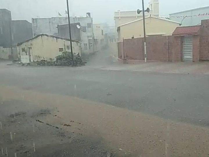 Weather Update: Heavy Rainfall in South Gujarat વિજળીની કડાકા અને ભારે પવન સાથે દક્ષિણ ગુજરાતના કયા શહેરમાં કેટલા ઈંચ વરસાદ તુટી પડ્યો? જાણો