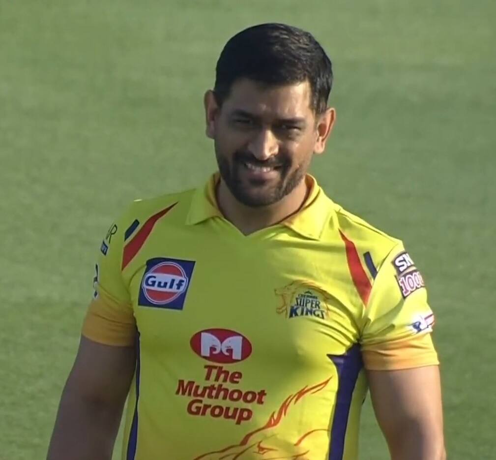 People commented on Dhoni's new look, comparing him with which superstar from the South ધોનીના નવા લૂક પર લોકોએ કરી શું કોમેન્ટ સાઉથના ક્યા સુપરસ્ટાર સાથે સરખામણી કરીને પૂછ્યુંઃ ..........છે કે શું ?