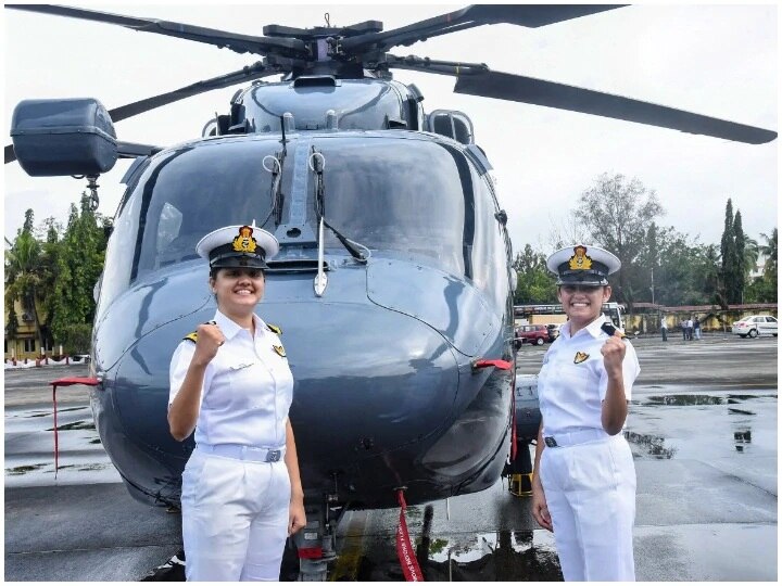 historic day: two women officers to be posted on indian navy  ઐતિહાસિક દિવસઃ નૌસેનાના હેલિકૉપ્ટર સ્ટ્રીમમાં પહેલીવાર સામેલ થઇ આ બે મહિલા અધિકારી