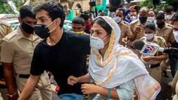 ડ્રગ્સ કેસઃ રિયા-શૌવિક જામીન અરજી પર સુનાવણી ટળી, ભારે વરસાદના કારણે બૉમ્બે હાઇકોર્ટ બંધ