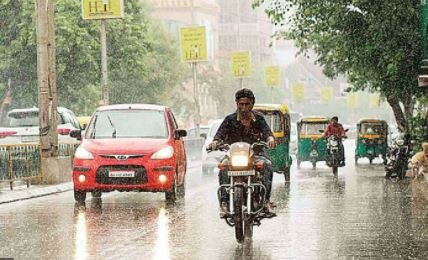 Gujarat Weather Update: suddenly rain fall starts in Surat રાજ્યના કયા શહેરમાં અચાનક વરસાદ તૂટી પડતાં રસ્તા થઈ ગયા પાણી પાણી,  જાણો વિગત