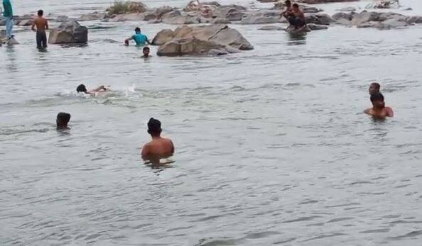 14 year old boy died after drowning in the Bhadar river jetpur જેતપુરમાં ભાદર નદીના પાણીના પ્રવાહમાં તણાઈ જતા 14 વર્ષીય કિશોરનું થયું મોત