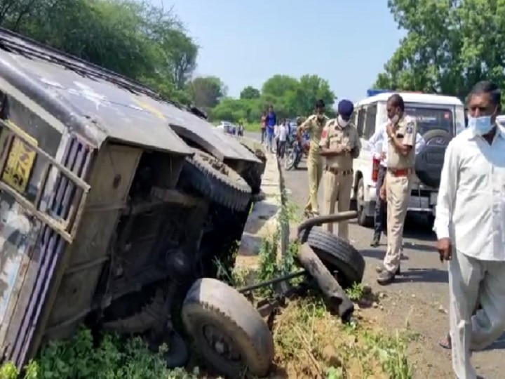Two passengers died in private bus accident near Morva Hadaf of Panchmahal સંતરામપુરથી ગોધરા જતી ખાનગી બસે મારી પલટી, બે મહિલાના થયા મોત