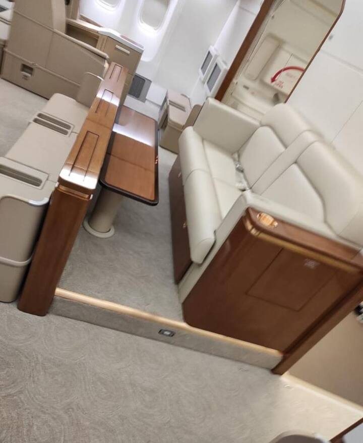 આ વિશેષ વિમાનમાં અત્યાધુનિક મિસાઇલ સંરક્ષણ પ્રણાલી હશે જેમાં લાર્જ એરક્રાફ્ટ ઇન્ફ્રારેડ કાઉન્ટરમીઝર્સ (LAIRCM) અને સેલ્ફ-પ્રોટેક્શન સ્યુટ (SPS) કહેવામાં આવે છે.