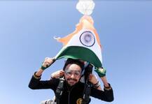 કોરોના વોરિયર્સના સન્માનમાં દુબઈમાં રહેતા ગુજરાતીએ સ્કાઇડાઈવિંગ કરી તિરંગો લહેરાવીને શું કહ્યું ? જાણો વિગત