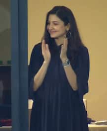 વિરાટ કોહલીની તોફાની બેટિંગ જોઈને અનુષ્કાએ આપી ફ્લાઈંગ કિસ, જુઓ તસવીરો