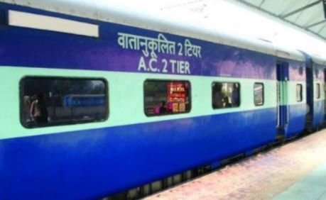 Non AC coaches to be phased out in all Mail  Express trains ભારતીય રેલવે: લાંબી મુસાફરીની મેલ અને એક્સપ્રેસ ટ્રેનમાંથી સ્લીપર કોચ હટાવાશે