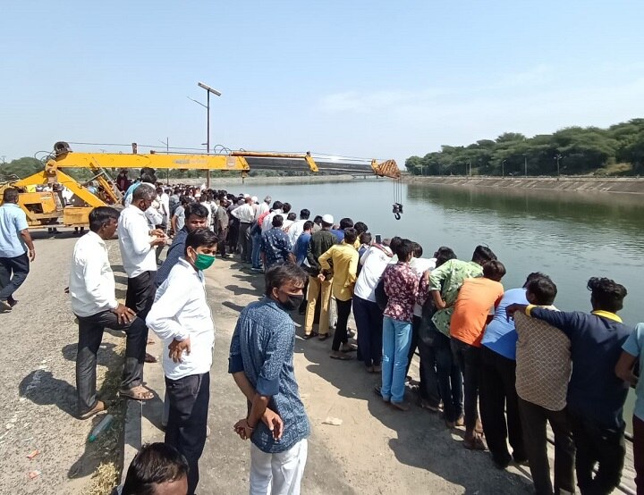 Car drown in Kadi Narmada canal with five persons, one dead body found  મહેસાણાઃ 5 યુવક-યુવતીઓ સાથે કાર ખાબકી કડી પાસે આવેલી કેનાલમાં, સગીરાની મળી લાશ-યુવતીનો બચાવ