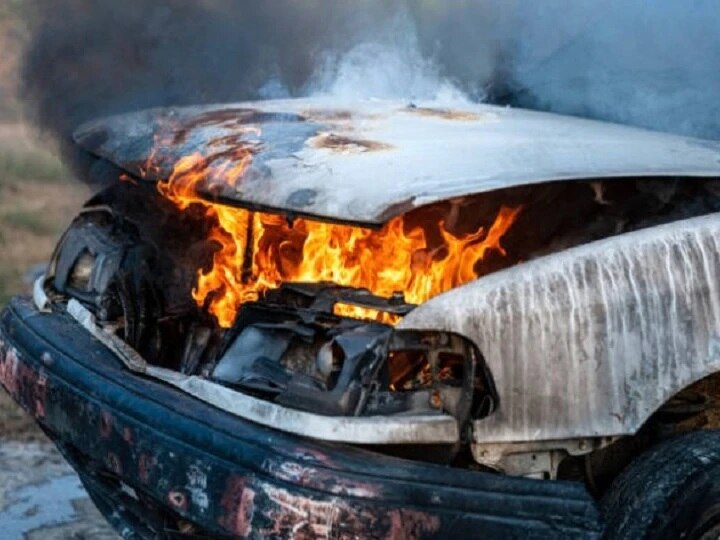 ncp leader sanjay shinde burnt alive in car fire દર્દનાકઃ મહારાષ્ટ્રમાં NCP નેતા સંજય શિંદેની ગાડીમાં શોર્ટ સર્કિટથી લાગી આગ, જીવતા સળગ્યા
