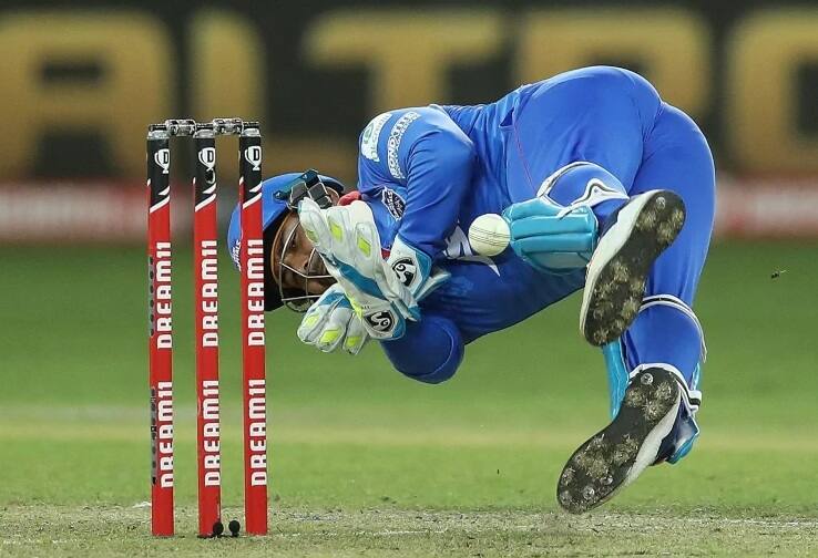 DC vs KXIP: Rishabh Pant Trolled With After Shoddy Work Behind The Stumps આ ભારતીય વિકેટકીપરે માર્યો જોરદાર લચ્છો, સોશિયલ મીડિયા પર ઉડી રહી છે ભારે મજાક, જુઓ કેવા ફની મીમ્સ બન્યા?