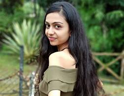 નવસારીઃ 28 વર્ષીય યુવતીએ કેમ કરી લીધો આપઘાત? સૂસાઇડ નોટમાં શું થયો ધડાકો?