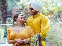 સિંગર નેહા કક્કરની મહેંદી અને પીઠીની રસમની તસવીરો આવી સામે, નેહાનો આવો હતો હટકે અંદાજ