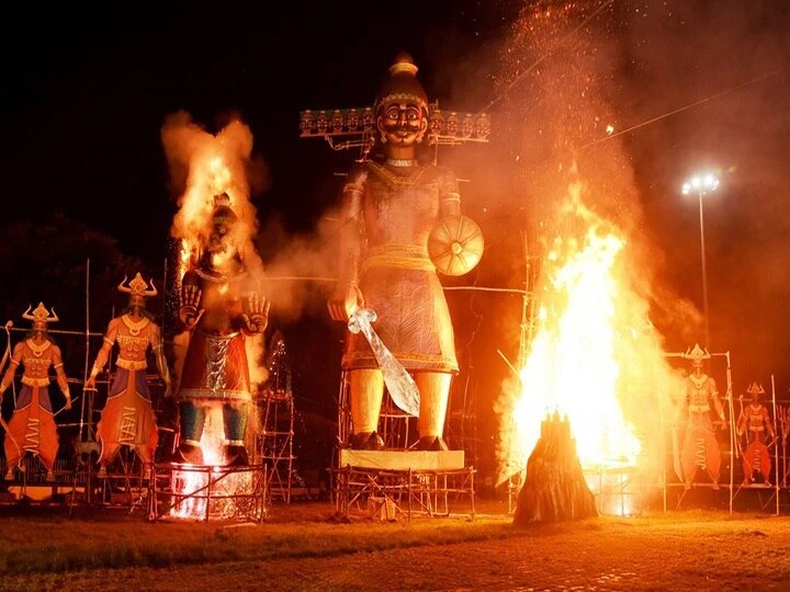 the festival of vijayadashami dussehra being celebrated across the country amidst corona આજે દશેરાઃ મોટા આયોજનોને મંજૂરી નહીં, રાવણના પૂતળાની ઉંચાઈ પણ ઘટાડાઈ