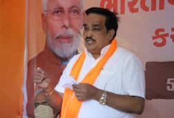 ‘C.R. પાટીલ દારૂના કેસમાં- બુટલેગરોને મદદ કરવા બદલ પોલીસ ખાતામાંથી સસ્પેન્ડ થયેલા’, કોંગ્રેસના ક્યા નેતાએ પાટીલને ‘બત્રીસલક્ષણા’ ગણાવ્યા ?