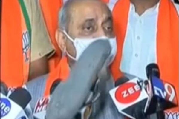 Chappal thrown on Dy CM of Gujarat Nitin Patel in Karjan check details કરજણ પેટા ચૂંટણીઃ નાયબ મુખ્યમંત્રી નીતિન પટેલ પર ફેંકાયું ચપ્પલ, જાણો વિગત