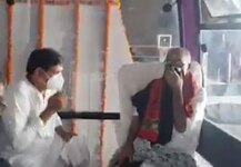 જૂનાગઢઃ કથાકાર મોરારિ બાપુએ ગીરનાર રોપ-વેમાં બેસીને અંબાજી મંદિરે કર્યા દર્શન