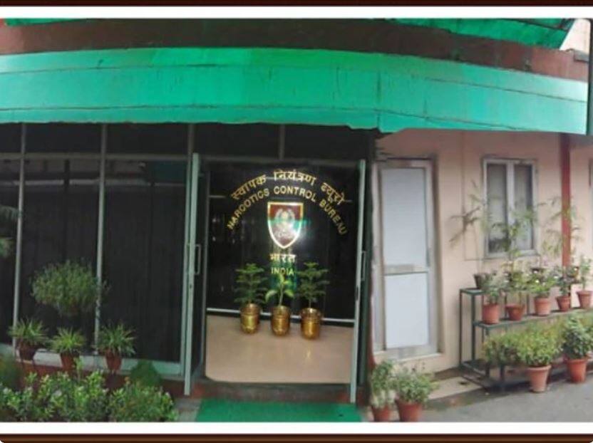 Drugs Case: દીપિકા પાદુકોણની મેનેજર કરિશ્મા પ્રકાશને NCBએ મોકલ્યું સમન, જાણો આજે ઘર પર રેડ દરમિયાન શું મળ્યું ? Deepika Padukone manager Karishma Prakash summoned for investigation in drugs case Drugs Case: દીપિકા પાદુકોણની મેનેજર કરિશ્મા પ્રકાશને NCBએ મોકલ્યું સમન, જાણો આજે ઘર પર રેડ દરમિયાન શું મળ્યું ?