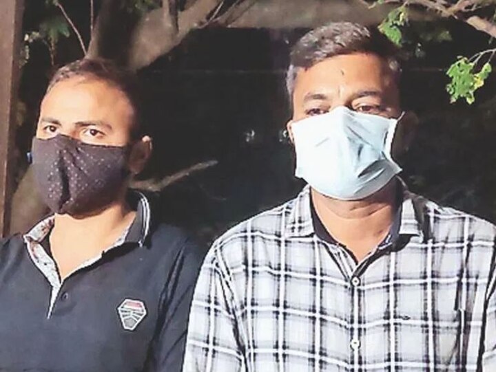 Police arrested two youths for giving Rs 25 lakh to which Congress candidate in Gujarat? ગુજરાતમાં કોંગ્રેસના ક્યા ઉમેદવારને 25 લાખ રૂપિયા આપવા જતા બે યુવકને પોલીસે ઝડપી લીધા ?