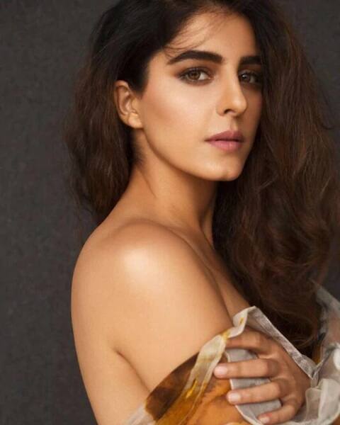 થોડાક સમય પહેલા એક ઓટીટી પ્લેટફોર્મ પર રિલીઝ થયેલી યામી ગૌતમ અને વિક્રાંત મેસીની ફિલ્મ ગિન્ની વેડ્સ સનીમાં ઇશાએ કામ કર્યુ હતુ. મિર્ઝાપુર 2 બાદ ઇશા આગામી ફિલ્મ તૂફાન 2માં દેખાશે.