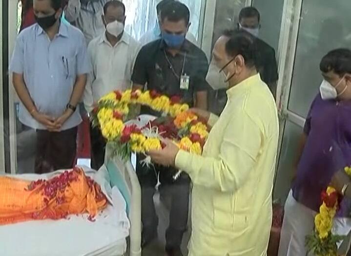 પૂર્વ મુખ્યમંત્રી કેશુબાપાના ક્યાં કરાશે અંતિમ સંસ્કાર? મુખ્યમંત્રીએ કેશુભાઈને આપી શ્રદ્ધાંજલિ Former CM Keshubhai Patel last funeral at Gandhiangar , CM Rupani present at home of Keshubhai પૂર્વ મુખ્યમંત્રી કેશુબાપાના ક્યાં કરાશે અંતિમ સંસ્કાર? મુખ્યમંત્રીએ કેશુભાઈને આપી શ્રદ્ધાંજલિ