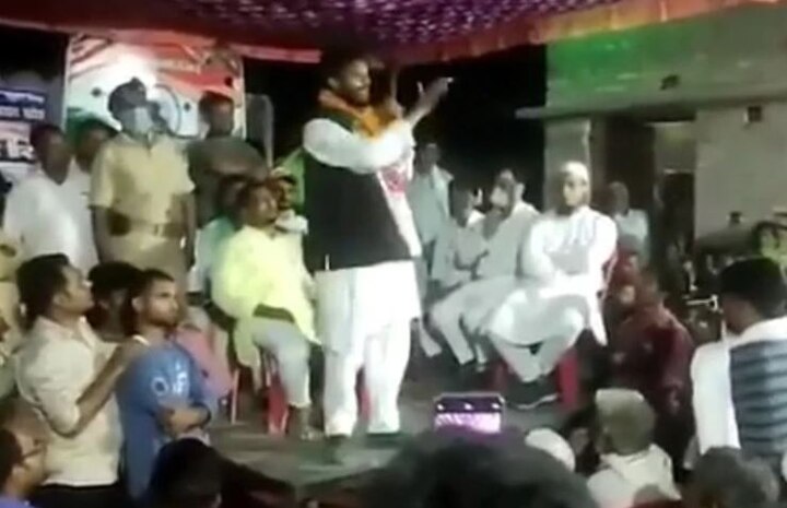 Bihar elections 2020 congress candidate mashkoor usmanis viral video on social media Viral Video: કૉંગ્રેસ ઉમેદવારે કહ્યું- 'લોકો જાણે છે કોને ક્યારે પાડવા', અને ત્યારે જ મંચ તૂટી પડ્યું...