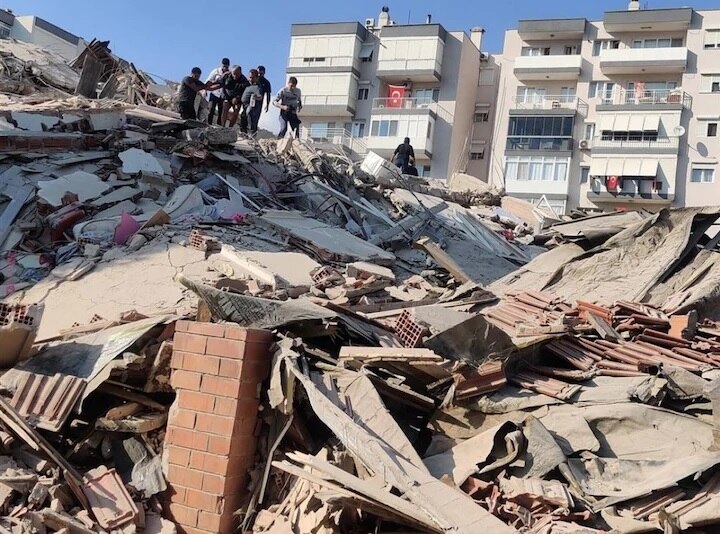 Earthquake Between Greece and Turkey Earthquake of magnitude 7 shakes western Turkey damage તુર્કીમાં ભૂકંપના તીવ્ર આંચકા, ચાર લોકોના મોત, અનેક મકાન ધરાશાયી