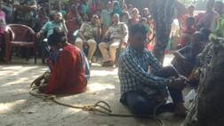 પરીણિત યુવતી 3 સંતાનોના પિતા એના પ્રેમી સાથે માણી રહી હતી શરીર સુખ ને પકડાઈ ગઈ, ગામનાં લોકોએ શું કર્યું કે પોલીસે દોડવું પડ્યું ?