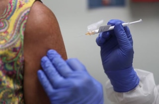 Corona Vaccine: કોરોનાની સારવારમાં 94 ટકા અસરકારક સાબિત થઈ આ રસી, ઉપયોગ માટે કરશે અરજી