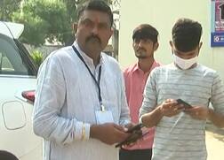 કરજણ પેટાચૂંટણીઃ પોલીસે કોંગ્રેસના બે કાર્યકરોની રોકડા રૂપિયા સાથે કરી ધરપકડ, કોંગ્રેસના ઉમેદવાર પહોંચ્યા પોલીસ સ્ટેશન